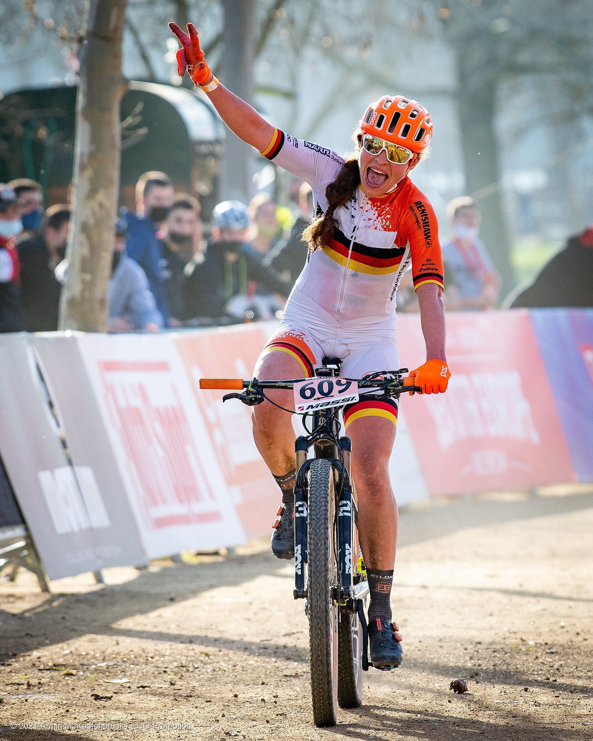 Elisabeth Brandau im Wettkampf – MTB XCO
